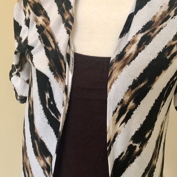 SHORT SLEEVE STRIPED CARDIGAN W/ BROWN TANK - Picture 5 of 6